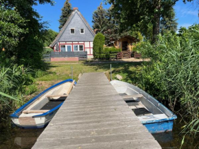 Haus am See mit Steg, Boot, Kamin und Sauna - Mecklenburgische Seenplatte